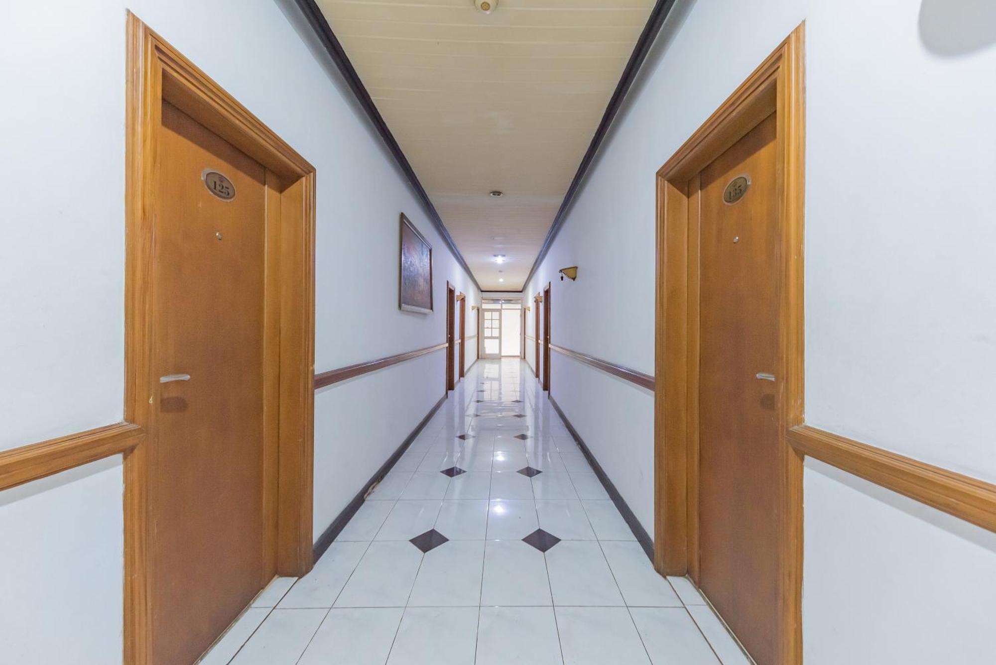 Urbanview Hotel Crown Tasikmalaya By Reddoorz Esterno foto