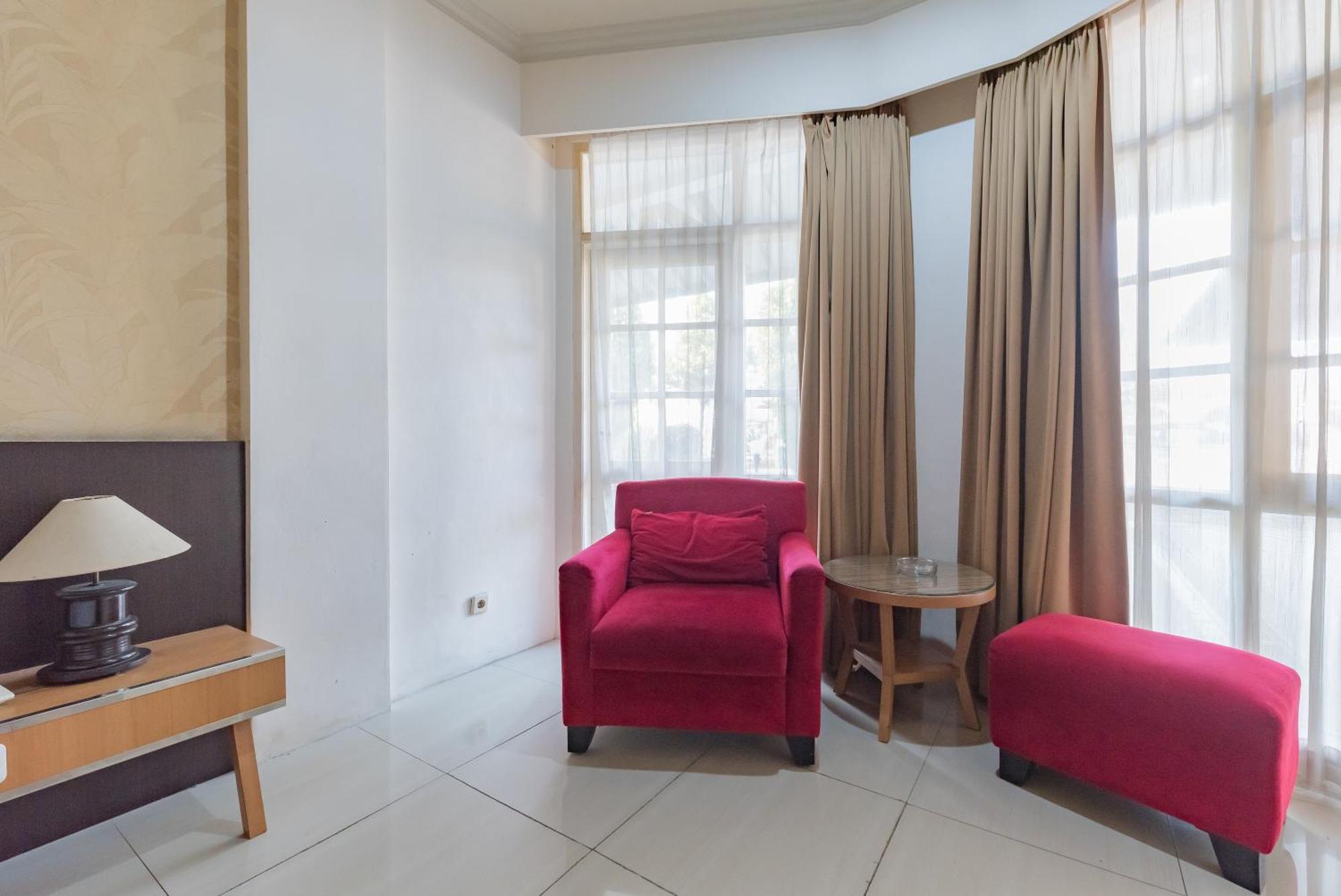 Urbanview Hotel Crown Tasikmalaya By Reddoorz Esterno foto