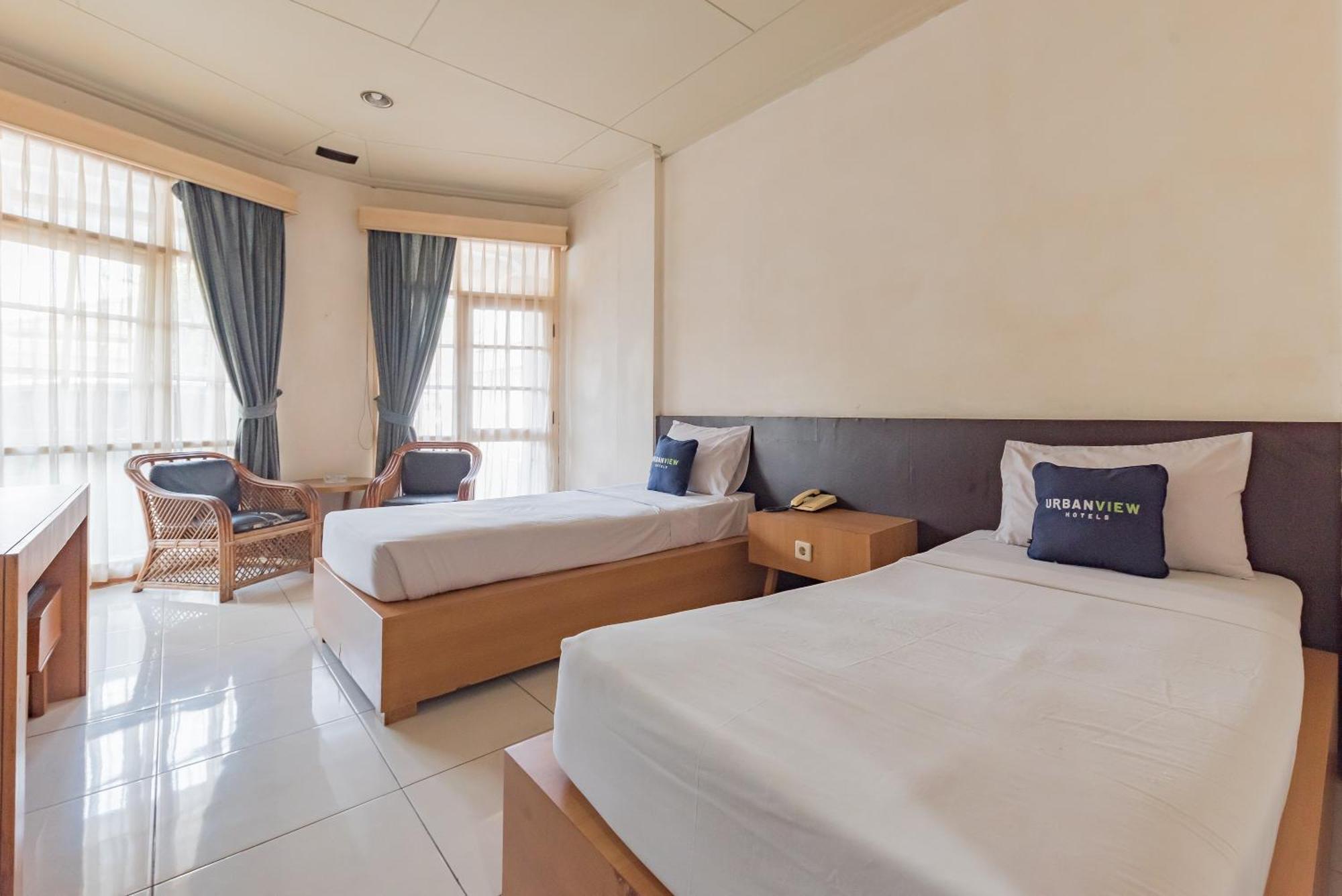 Urbanview Hotel Crown Tasikmalaya By Reddoorz Esterno foto