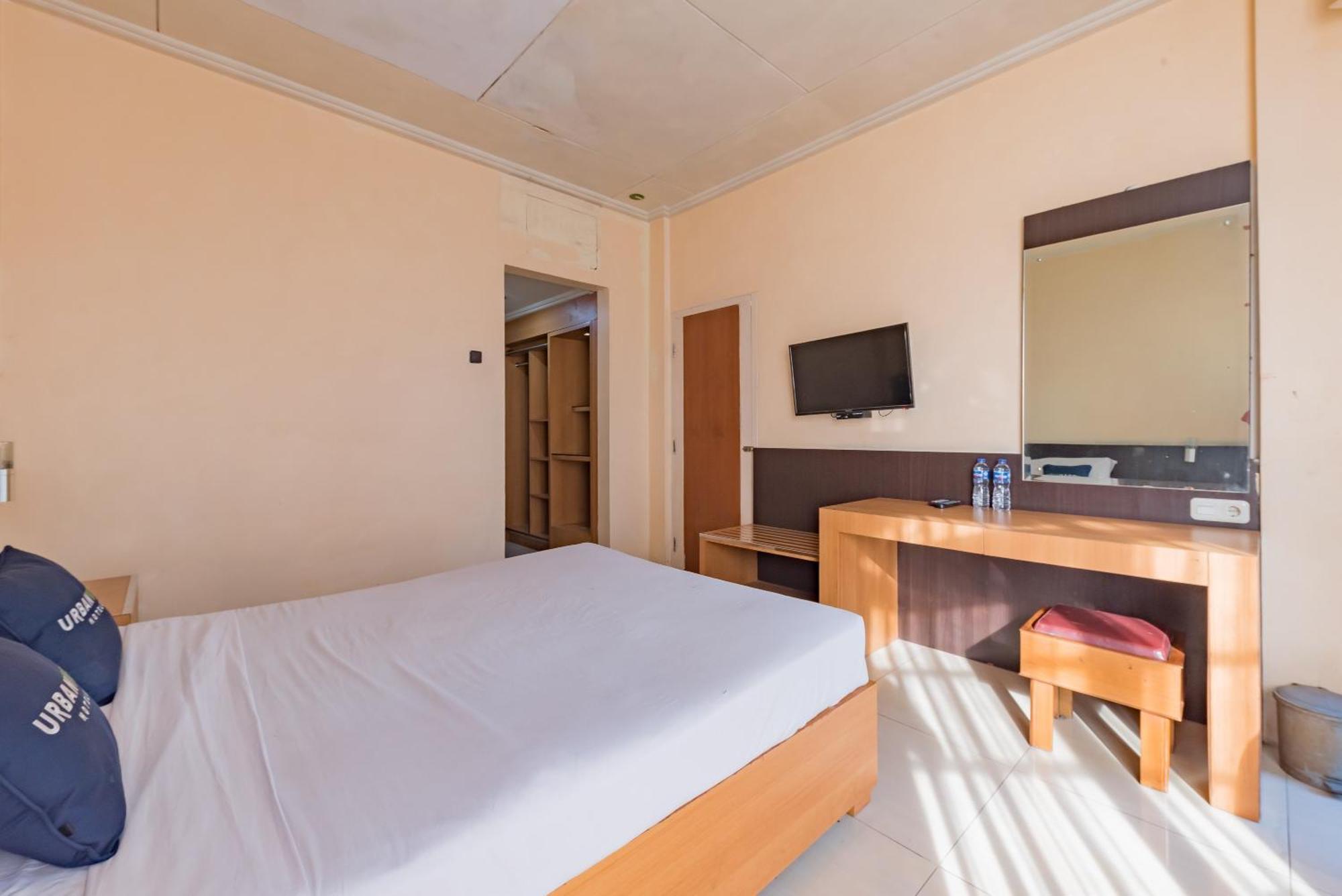 Urbanview Hotel Crown Tasikmalaya By Reddoorz Esterno foto