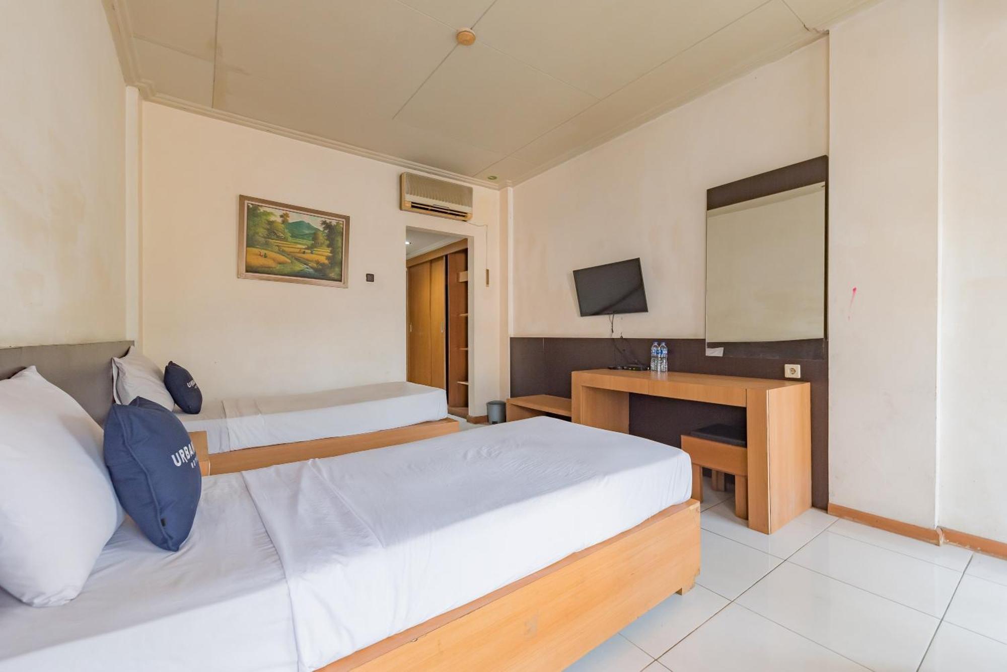 Urbanview Hotel Crown Tasikmalaya By Reddoorz Esterno foto