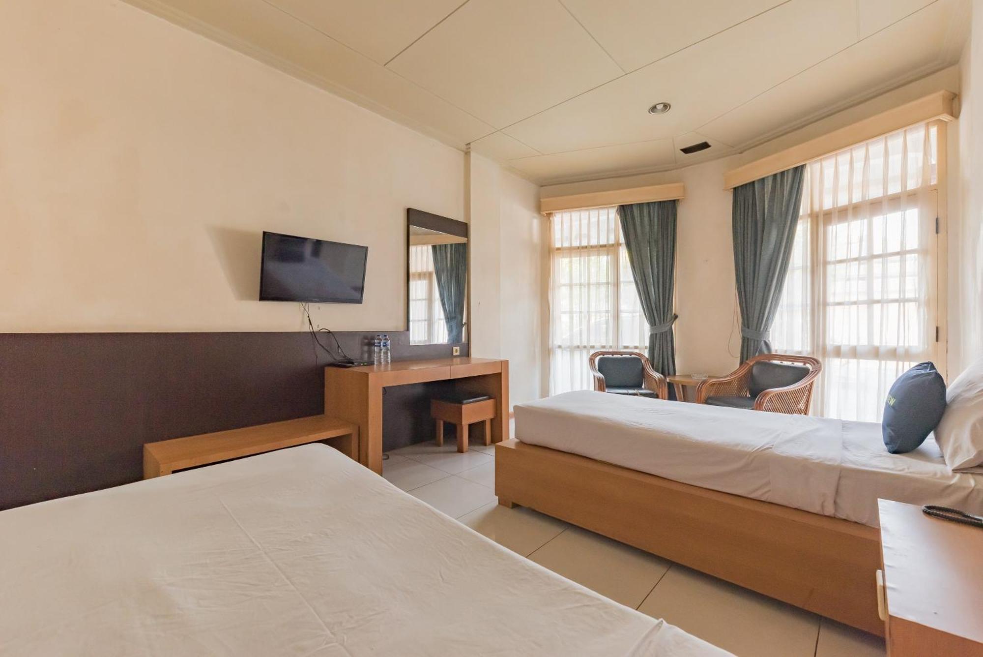 Urbanview Hotel Crown Tasikmalaya By Reddoorz Esterno foto