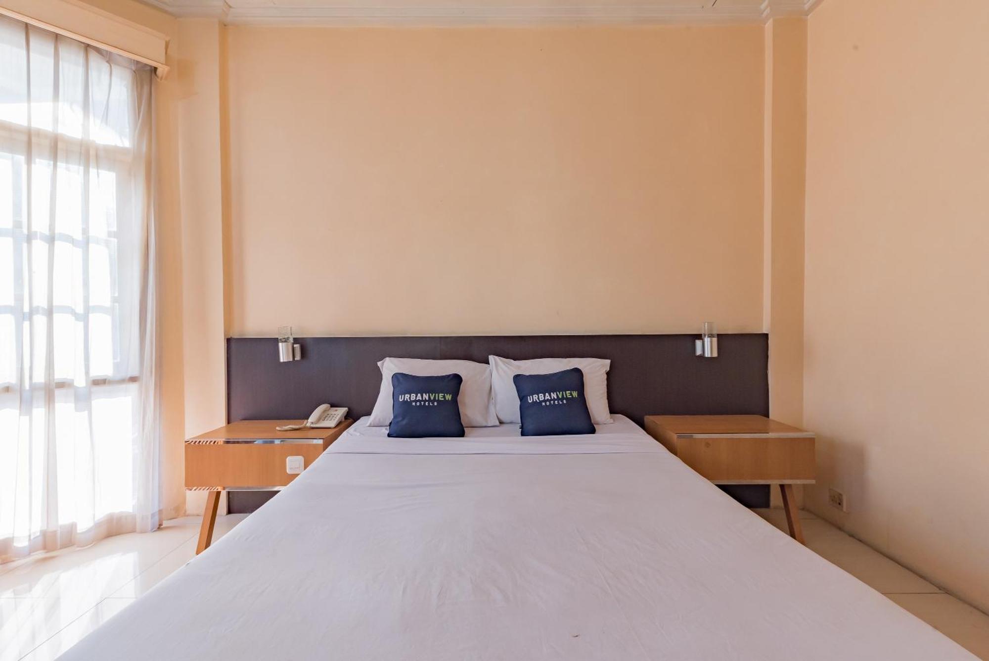 Urbanview Hotel Crown Tasikmalaya By Reddoorz Esterno foto
