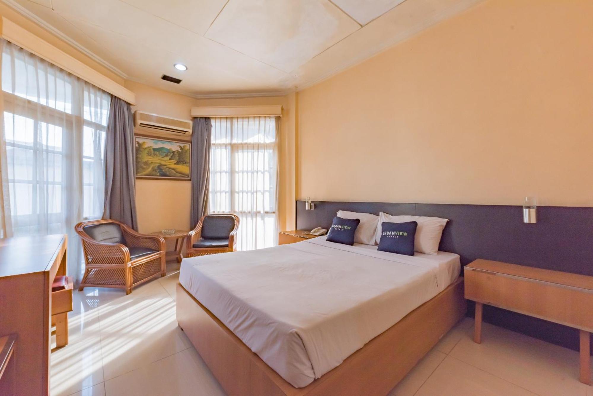 Urbanview Hotel Crown Tasikmalaya By Reddoorz Esterno foto
