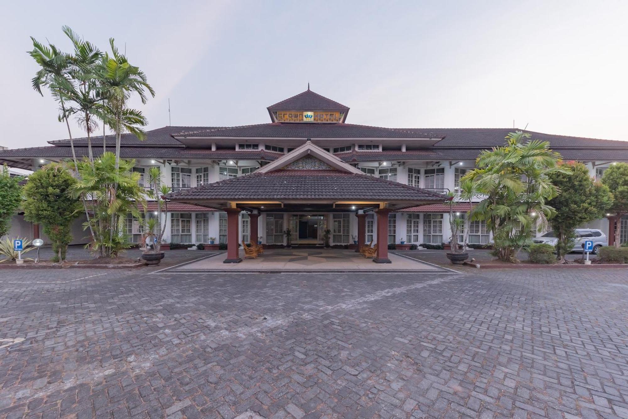 Urbanview Hotel Crown Tasikmalaya By Reddoorz Esterno foto