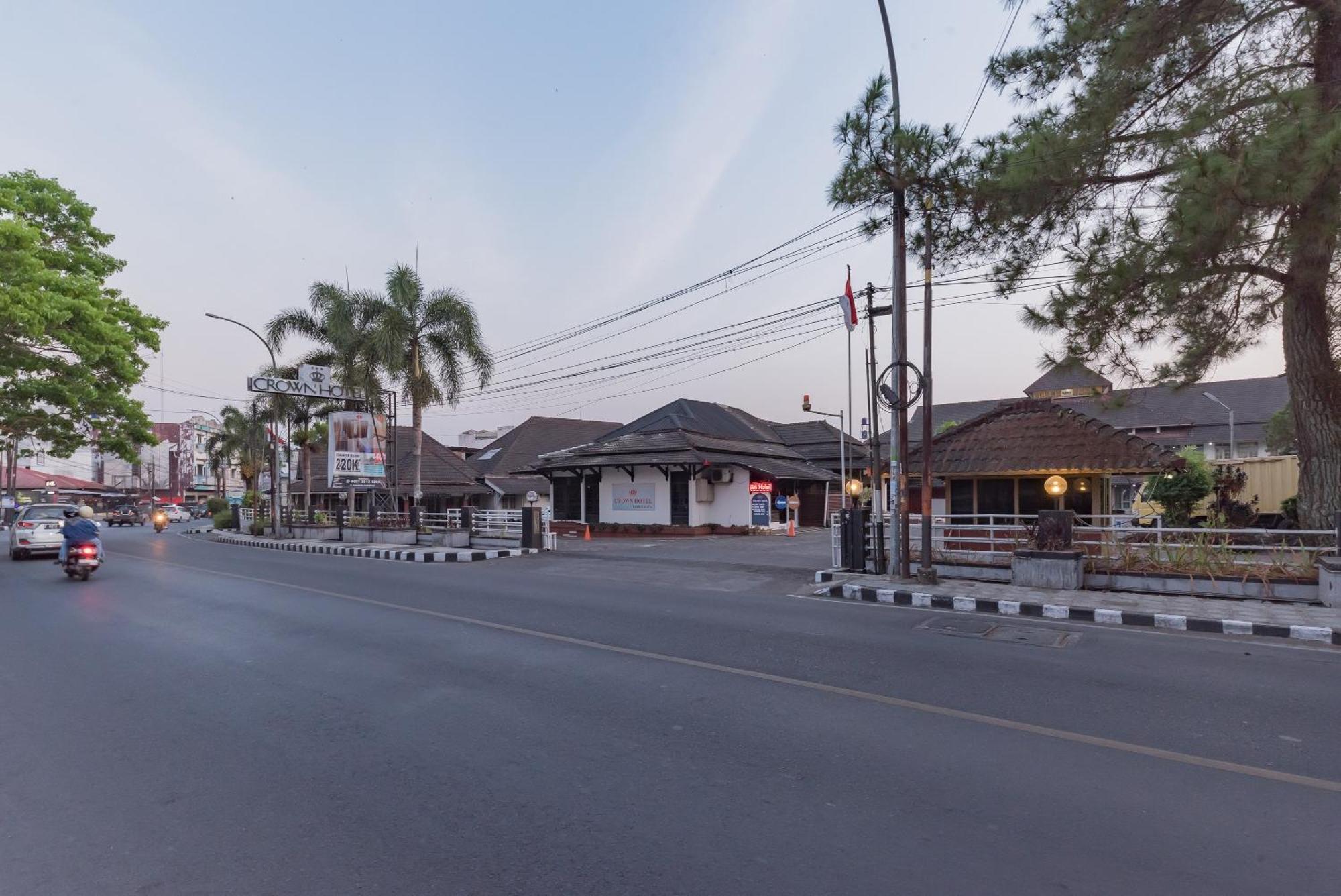 Urbanview Hotel Crown Tasikmalaya By Reddoorz Esterno foto