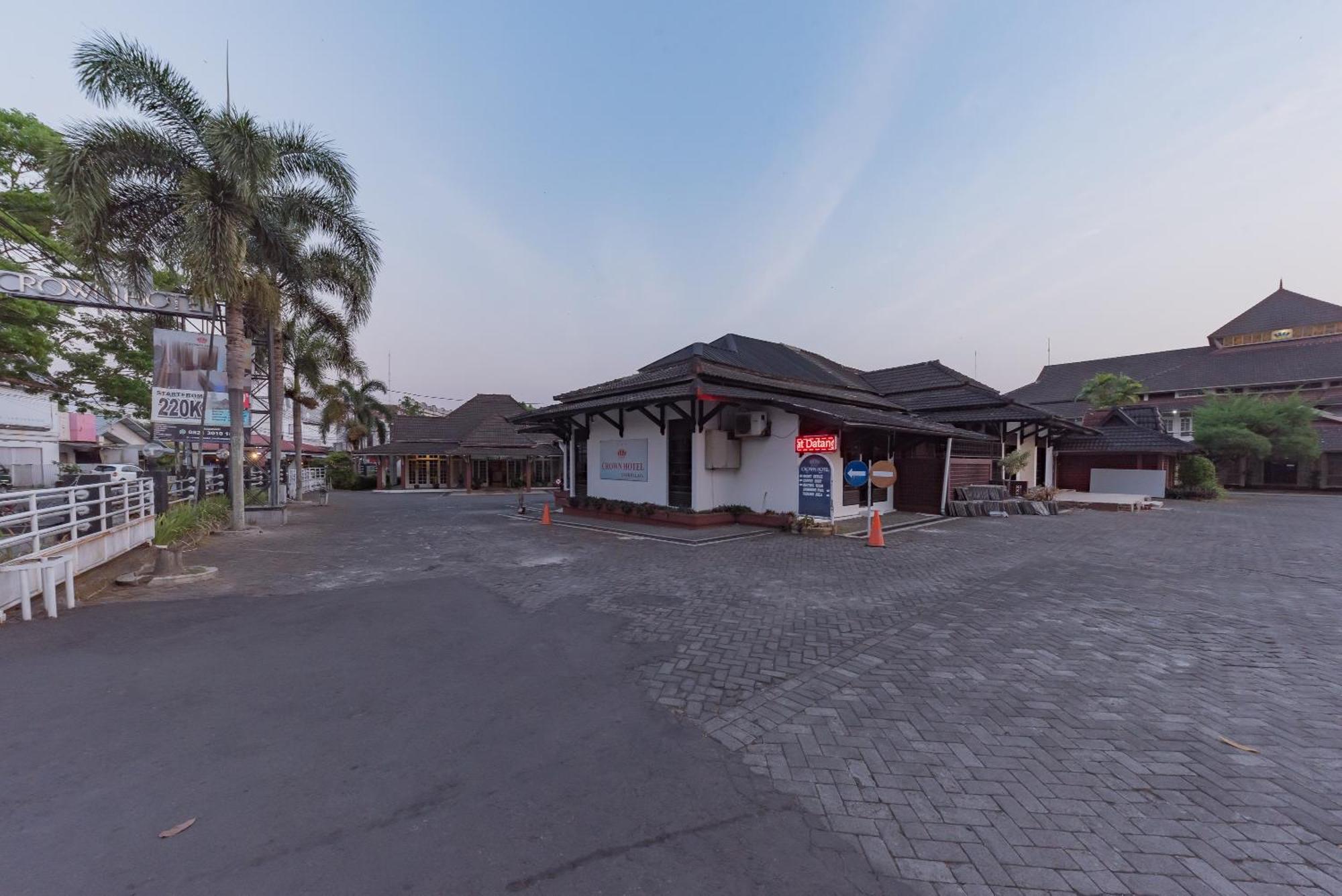 Urbanview Hotel Crown Tasikmalaya By Reddoorz Esterno foto